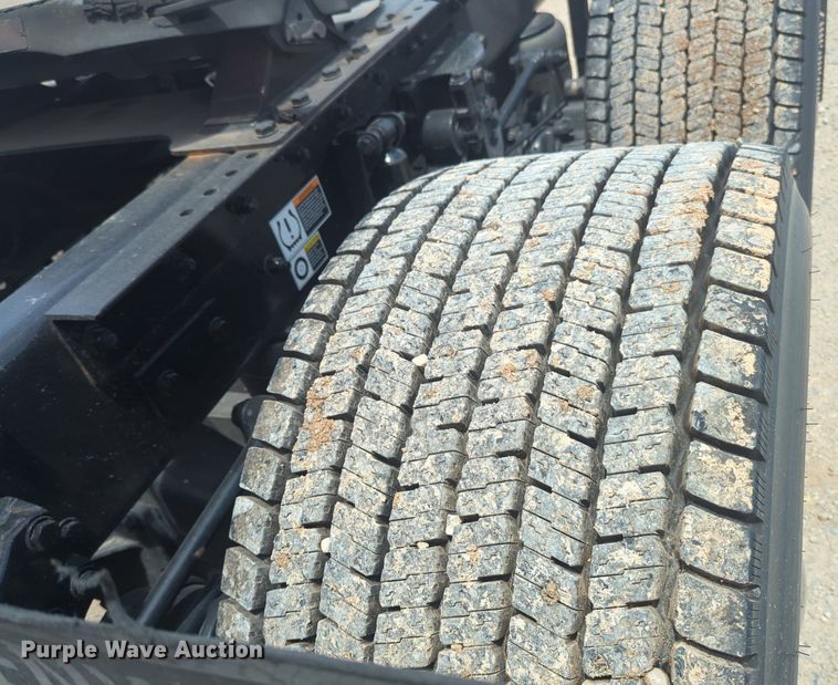 image for item NW9527 2021 Kenworth T680 semi truck