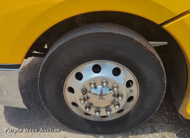 image for item NW9527 2021 Kenworth T680 semi truck