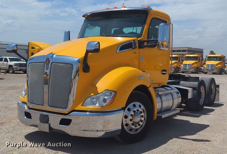 image for item NW9529 2020 Kenworth T680 semi truck