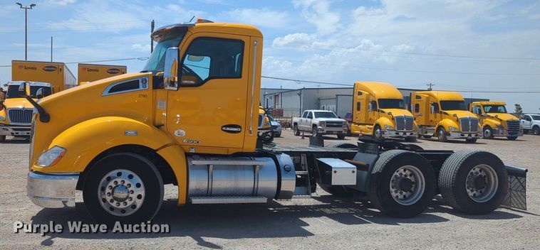image for item NW9529 2020 Kenworth T680 semi truck