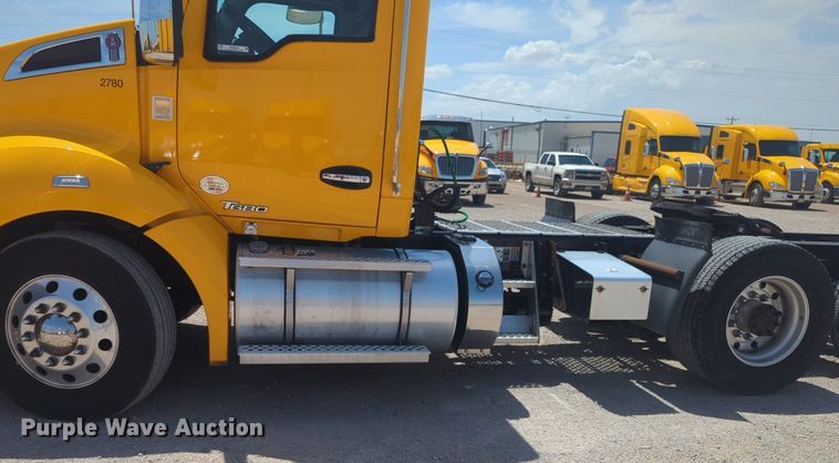 image for item NW9529 2020 Kenworth T680 semi truck