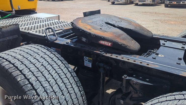 image for item NW9529 2020 Kenworth T680 semi truck