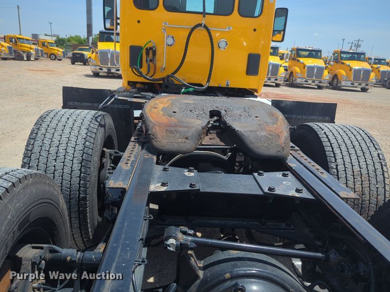 image for item NW9529 2020 Kenworth T680 semi truck