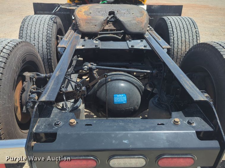 image for item NW9529 2020 Kenworth T680 semi truck