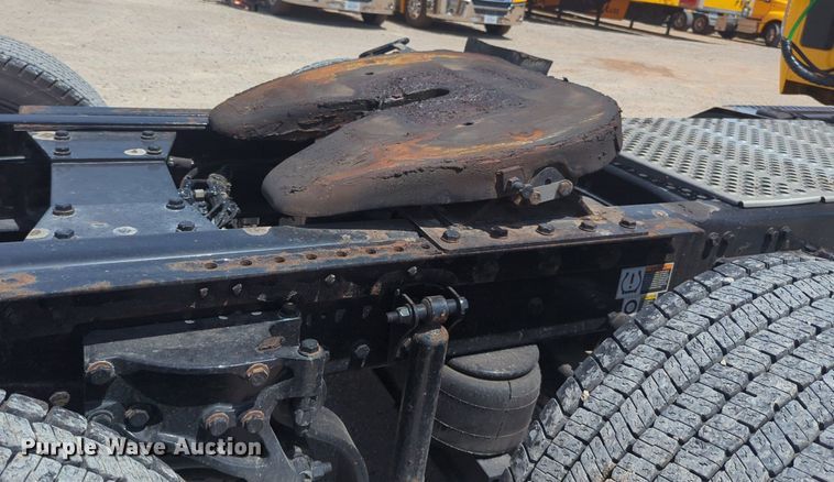 image for item NW9529 2020 Kenworth T680 semi truck