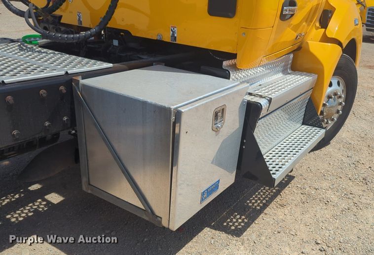 image for item NW9529 2020 Kenworth T680 semi truck