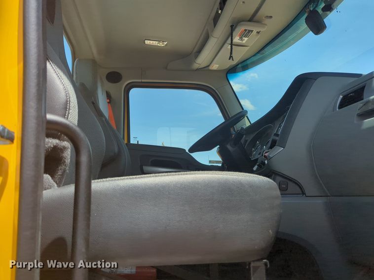 image for item NW9529 2020 Kenworth T680 semi truck