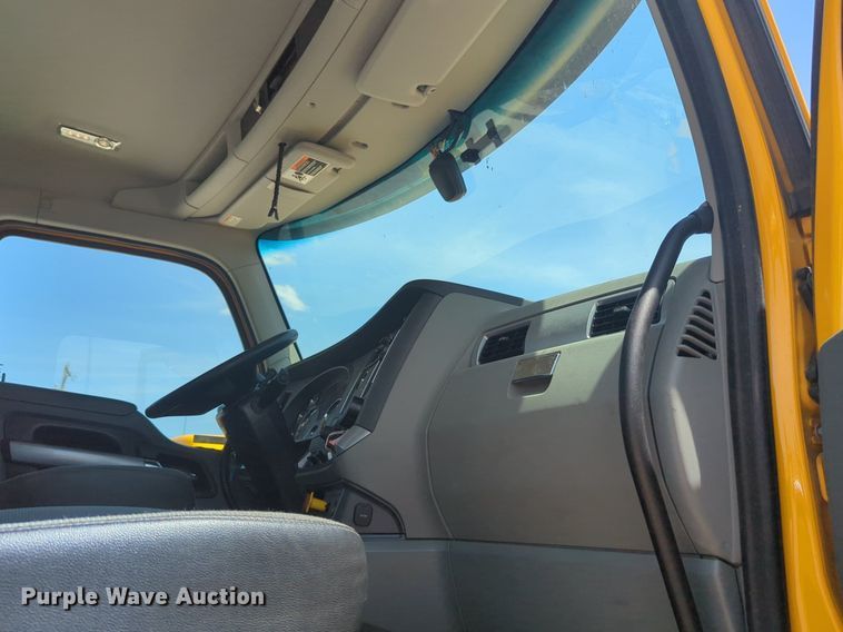 image for item NW9529 2020 Kenworth T680 semi truck