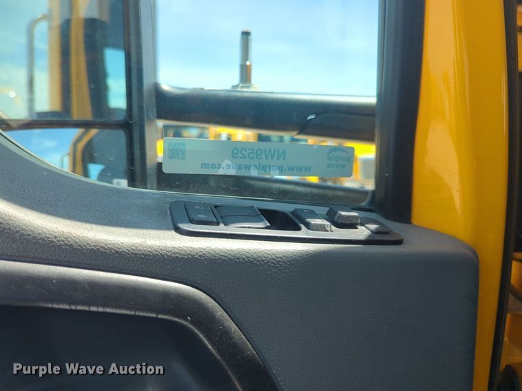 image for item NW9529 2020 Kenworth T680 semi truck