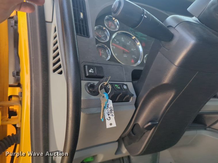 image for item NW9529 2020 Kenworth T680 semi truck