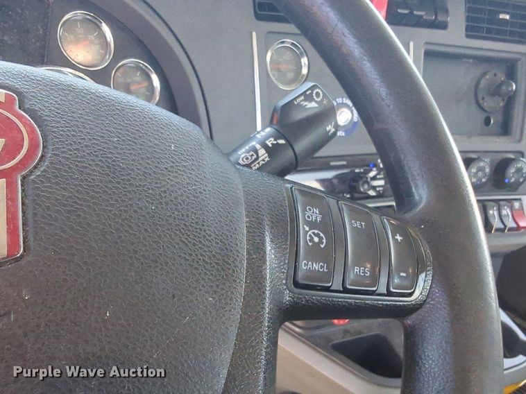 image for item NW9529 2020 Kenworth T680 semi truck