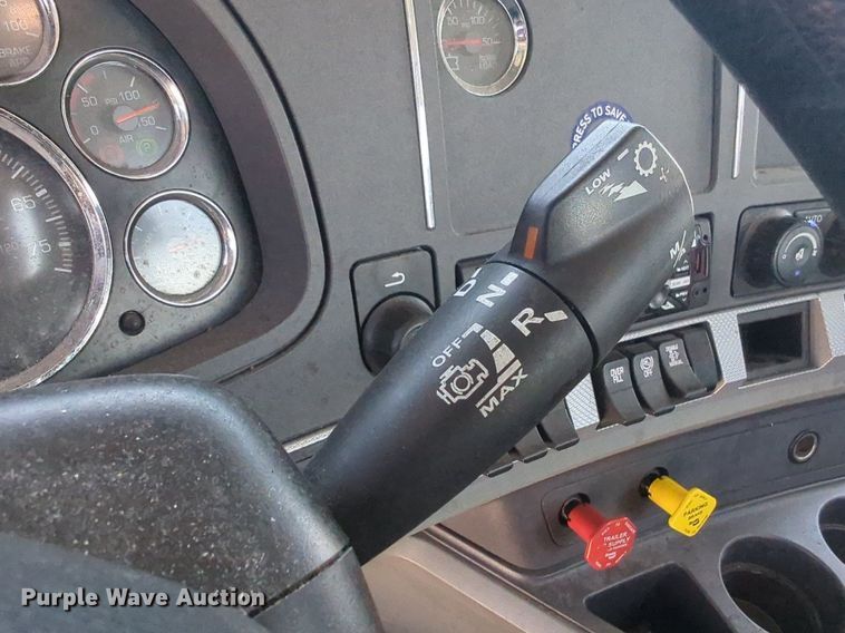 image for item NW9529 2020 Kenworth T680 semi truck