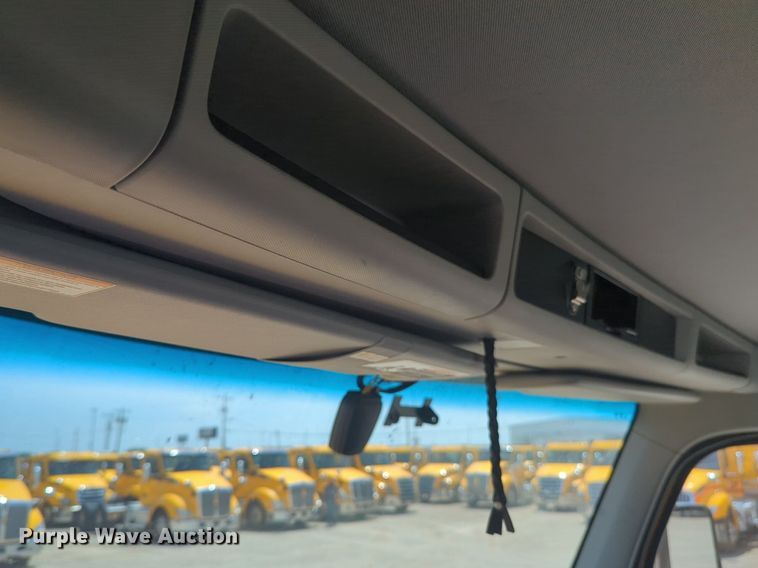 image for item NW9529 2020 Kenworth T680 semi truck