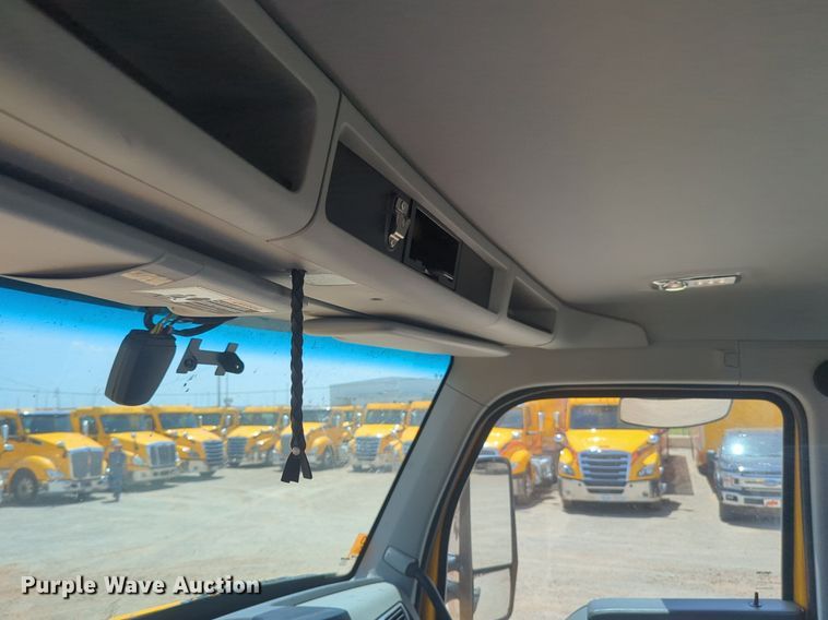 image for item NW9529 2020 Kenworth T680 semi truck