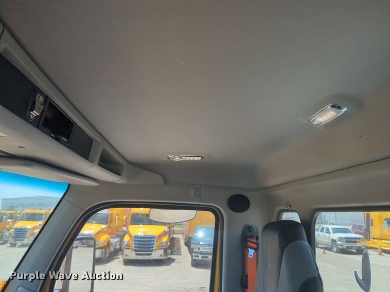 image for item NW9529 2020 Kenworth T680 semi truck