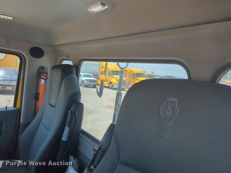 image for item NW9529 2020 Kenworth T680 semi truck