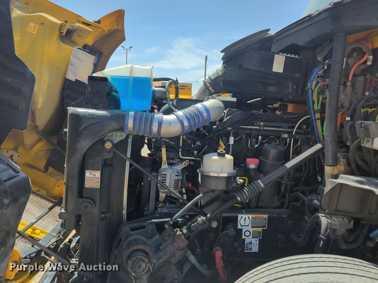 image for item NW9529 2020 Kenworth T680 semi truck