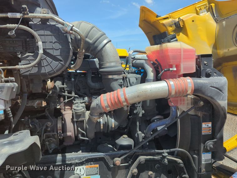 image for item NW9529 2020 Kenworth T680 semi truck