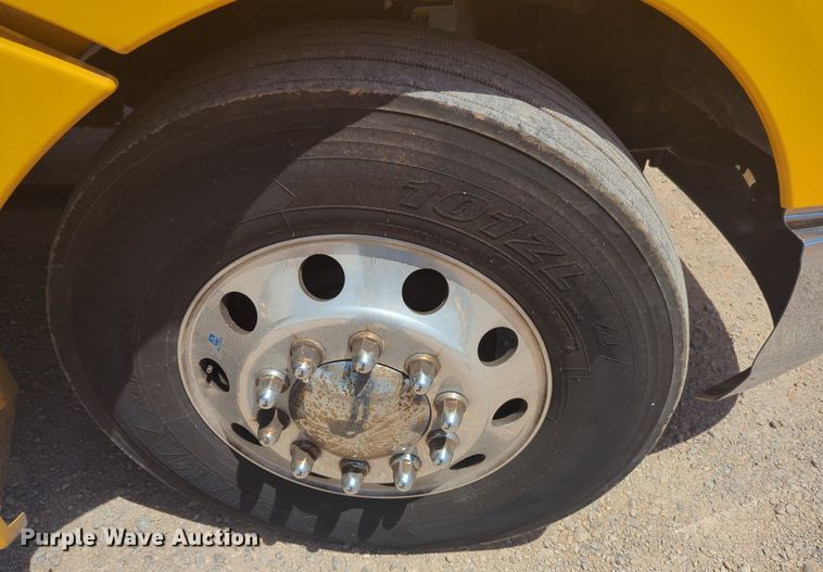 image for item NW9529 2020 Kenworth T680 semi truck