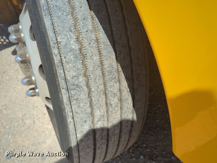 image for item NW9529 2020 Kenworth T680 semi truck