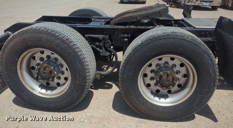 image for item NW9529 2020 Kenworth T680 semi truck