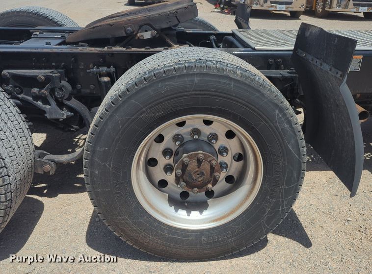 image for item NW9529 2020 Kenworth T680 semi truck