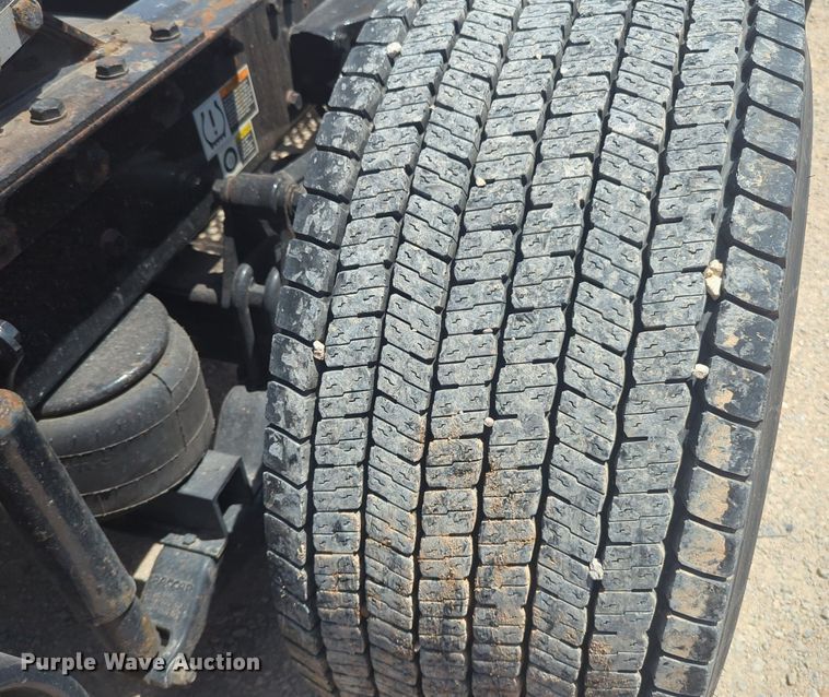 image for item NW9529 2020 Kenworth T680 semi truck