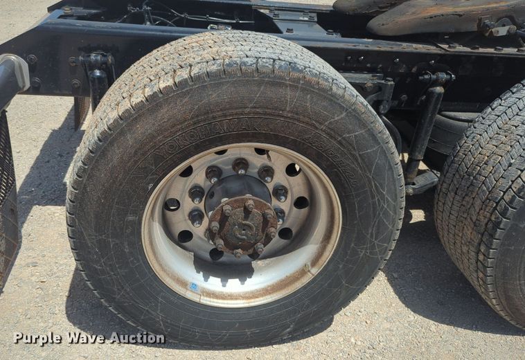 image for item NW9529 2020 Kenworth T680 semi truck