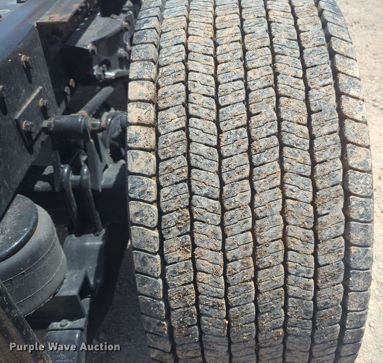 image for item NW9529 2020 Kenworth T680 semi truck