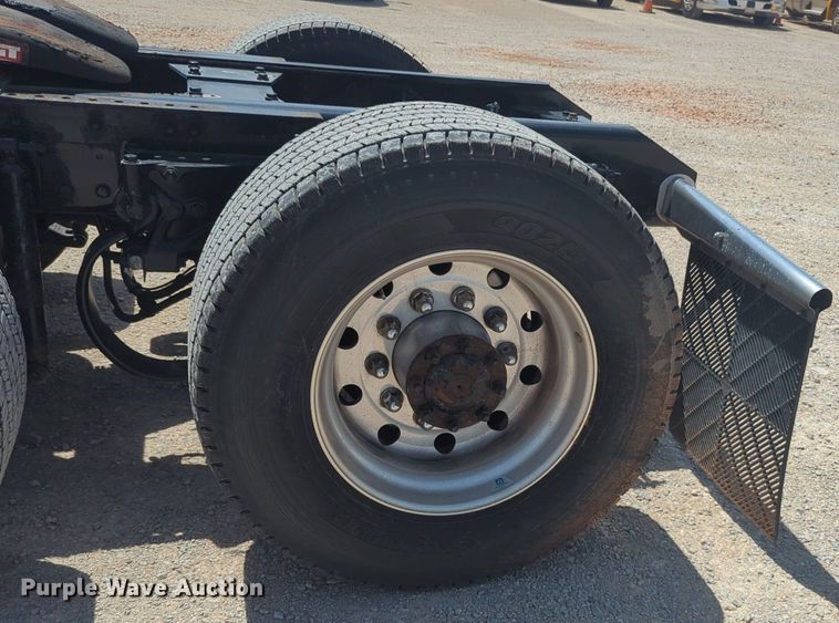 image for item NW9529 2020 Kenworth T680 semi truck