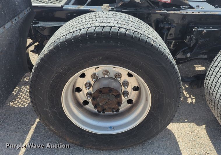 image for item NW9529 2020 Kenworth T680 semi truck