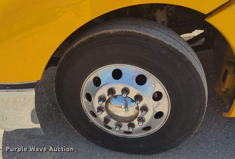 image for item NW9529 2020 Kenworth T680 semi truck