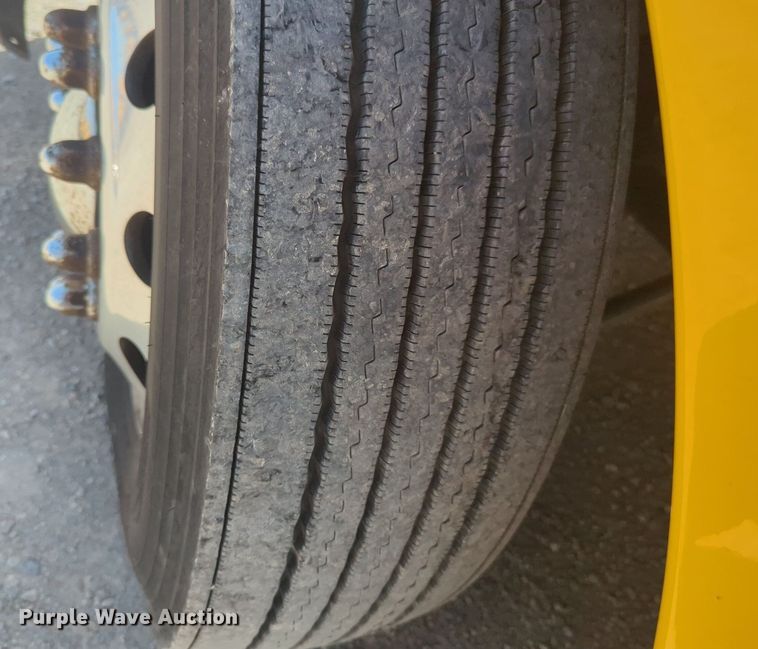 image for item NW9529 2020 Kenworth T680 semi truck