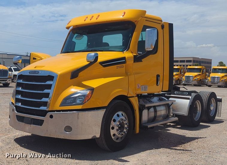 image for item NW9530 2021 Freightliner Cascadia 126 semi truck