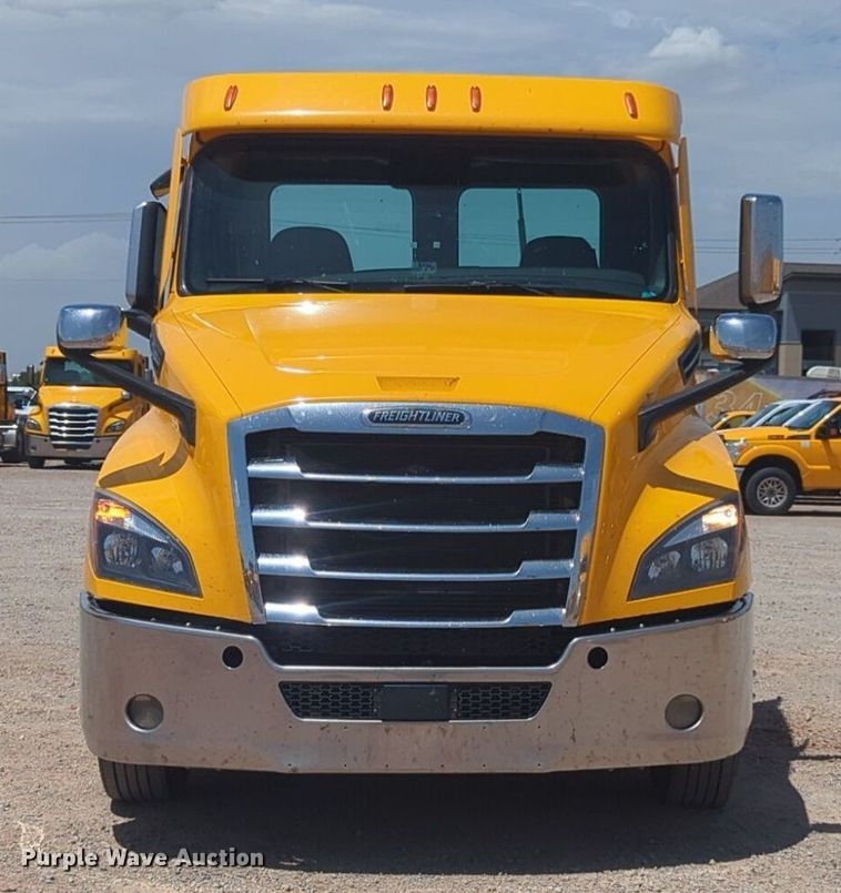 image for item NW9530 2021 Freightliner Cascadia 126 semi truck