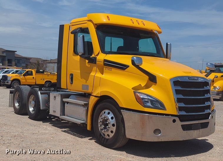 image for item NW9530 2021 Freightliner Cascadia 126 semi truck