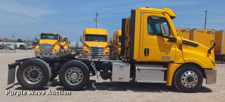 image for item NW9530 2021 Freightliner Cascadia 126 semi truck