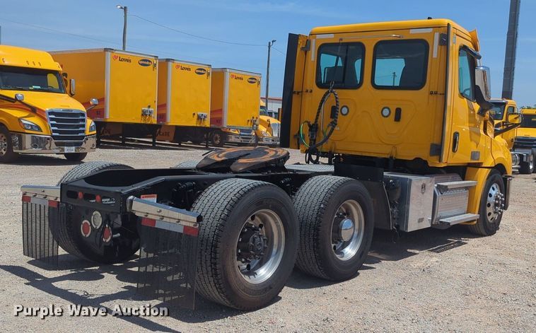 image for item NW9530 2021 Freightliner Cascadia 126 semi truck