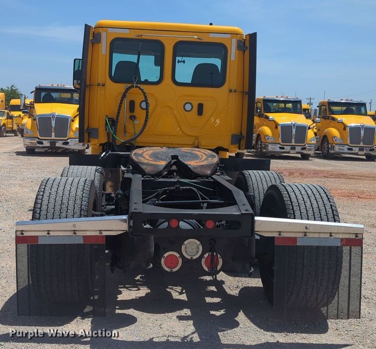 image for item NW9530 2021 Freightliner Cascadia 126 semi truck