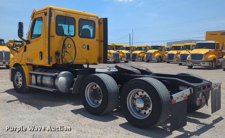 image for item NW9530 2021 Freightliner Cascadia 126 semi truck