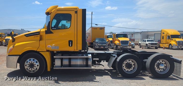 image for item NW9530 2021 Freightliner Cascadia 126 semi truck