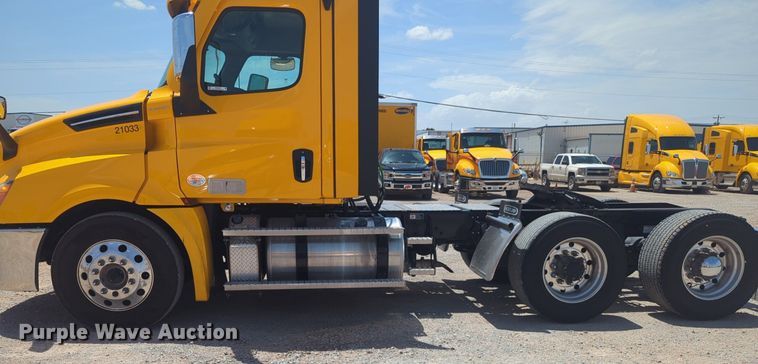 image for item NW9530 2021 Freightliner Cascadia 126 semi truck