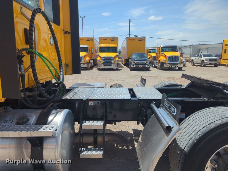 image for item NW9530 2021 Freightliner Cascadia 126 semi truck