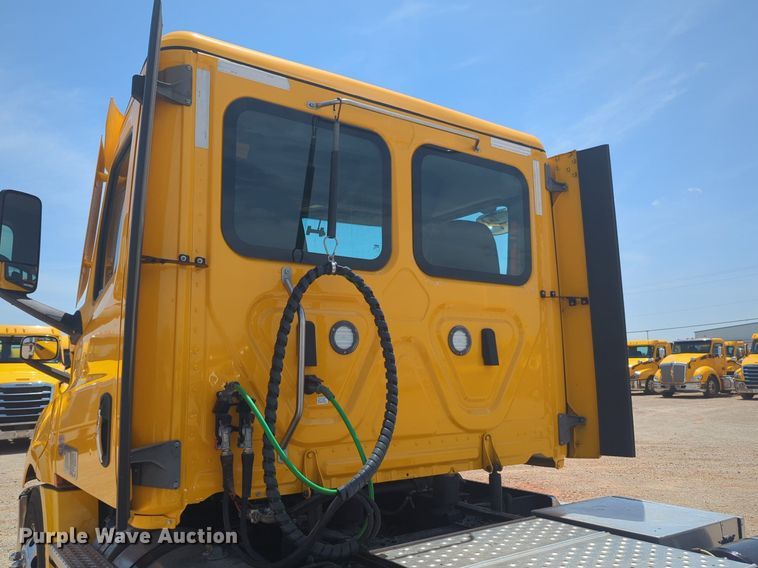 image for item NW9530 2021 Freightliner Cascadia 126 semi truck