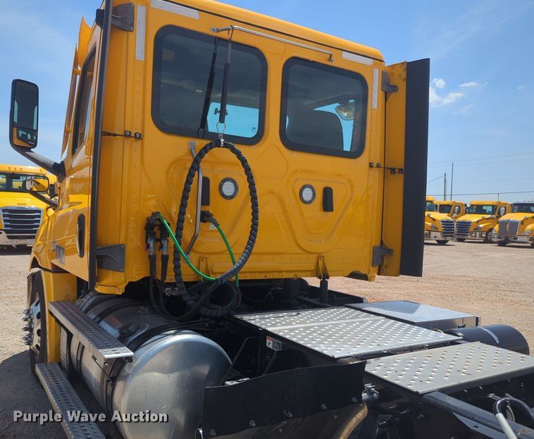 image for item NW9530 2021 Freightliner Cascadia 126 semi truck