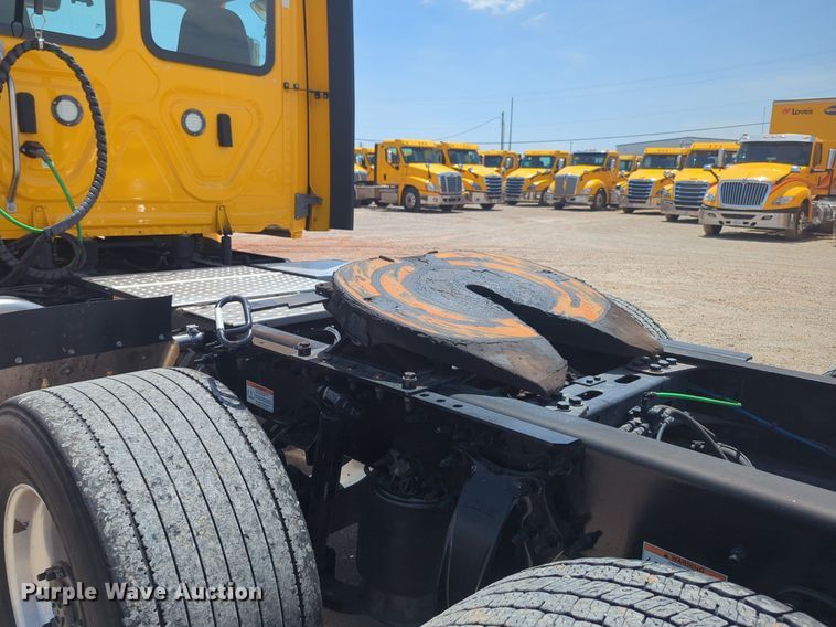 image for item NW9530 2021 Freightliner Cascadia 126 semi truck