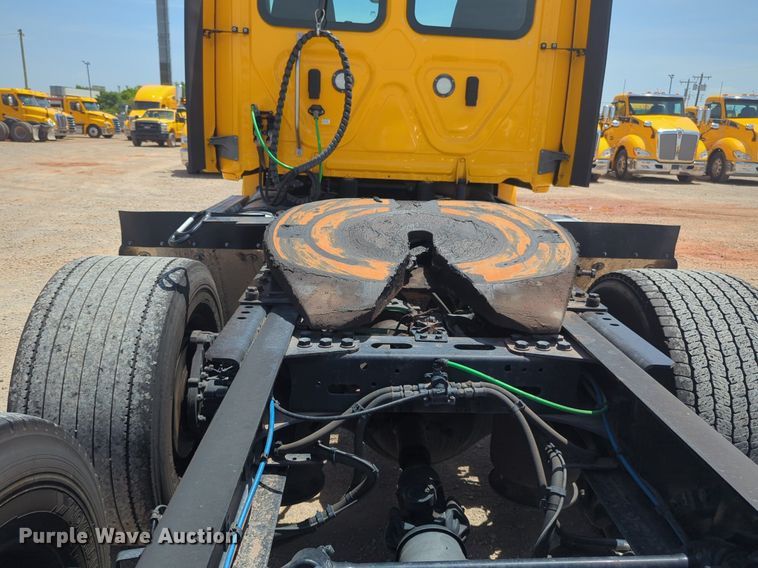 image for item NW9530 2021 Freightliner Cascadia 126 semi truck