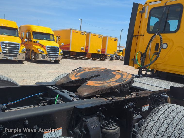 image for item NW9530 2021 Freightliner Cascadia 126 semi truck