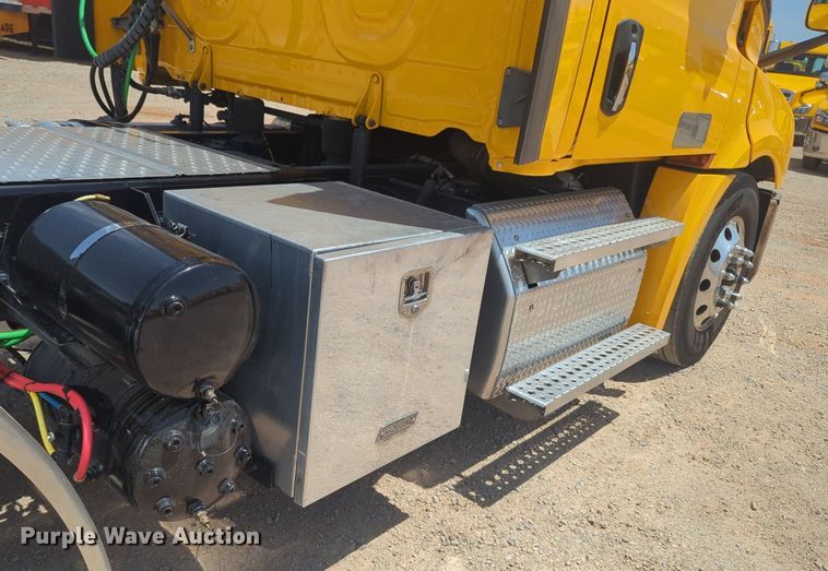 image for item NW9530 2021 Freightliner Cascadia 126 semi truck