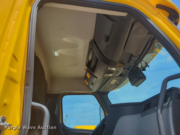 image for item NW9530 2021 Freightliner Cascadia 126 semi truck